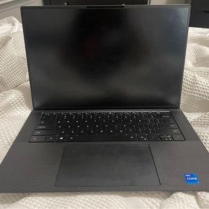 Silver Dell Laptop Precision 5560 Year 2022